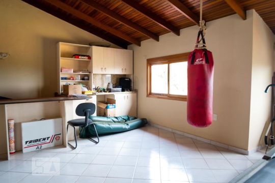 Sótão de casa à venda com 3 quartos, 180m² em Campo Novo, Porto Alegre