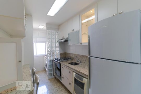 Cozinha de apartamento para alugar com 3 quartos, 73m² em Mansões Santo Antônio, Campinas