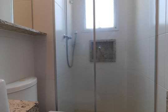 Banheiro da Suíte de apartamento para alugar com 3 quartos, 73m² em Mansões Santo Antônio, Campinas