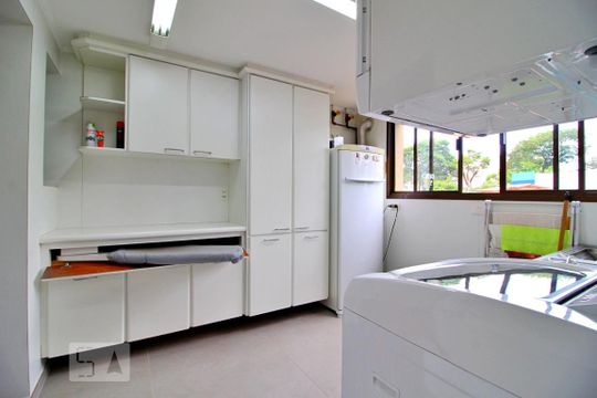 Área de Serviço de apartamento à venda com 4 quartos, 195m² em Vila Assunção, Santo André