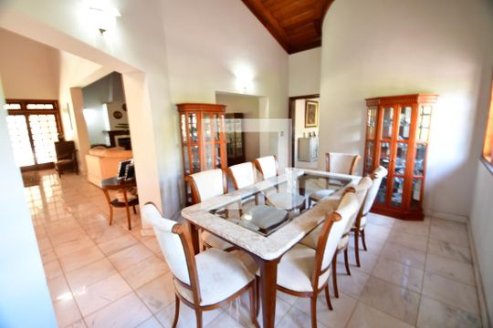Sala de casa de condomínio à venda com 4 quartos, 850m² em Sítios de Recreio Gramado, Campinas