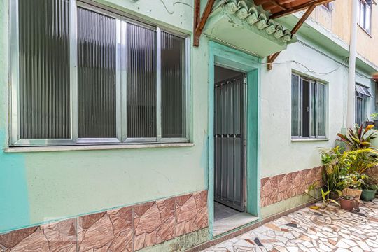 Fachada de casa para alugar com 1 quarto, 40m² em Taquara, Rio de Janeiro
