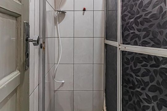 Banheiro de casa para alugar com 1 quarto, 40m² em Taquara, Rio de Janeiro