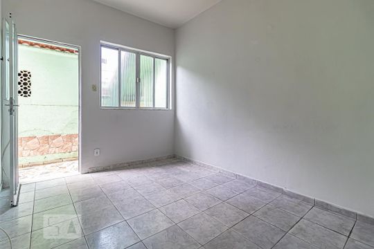 Casa para alugar com 1 quarto, 40m² em Taquara, Rio de Janeiro