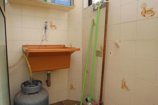 Área de Serviço de apartamento para alugar com 2 quartos, 65m² em Jardim Las Palmas, Guarujá