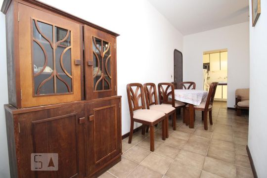 Sala de apartamento para alugar com 2 quartos, 65m² em Jardim Las Palmas, Guarujá