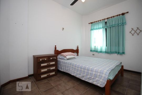 Quarto 1 de apartamento para alugar com 2 quartos, 65m² em Jardim Las Palmas, Guarujá