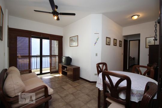 Apartamento para alugar com 2 quartos, 65m² em Jardim Las Palmas, Guarujá