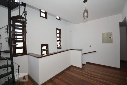 Hall dos Quartos de casa à venda com 4 quartos, 315m² em Vila Valqueire, Rio de Janeiro