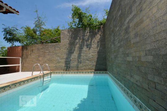 Piscina de casa à venda com 4 quartos, 315m² em Vila Valqueire, Rio de Janeiro