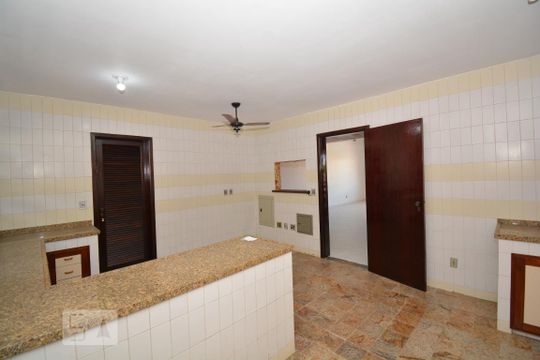 Cozinha de casa à venda com 4 quartos, 315m² em Vila Valqueire, Rio de Janeiro