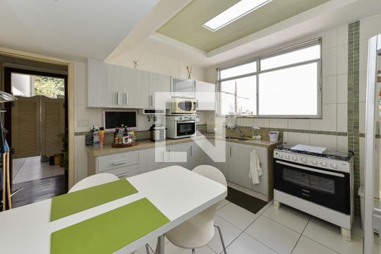 Cozinha de apartamento à venda com 3 quartos, 200m² em Copacabana, Rio de Janeiro