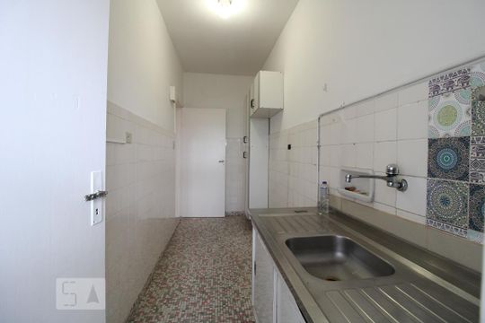 Cozinha  de apartamento para alugar com 1 quarto, 40m² em Sumarezinho, São Paulo