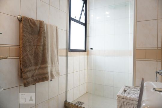 Banheiro da Suíte de apartamento para alugar com 3 quartos, 99m² em Barra da Tijuca, Rio de Janeiro