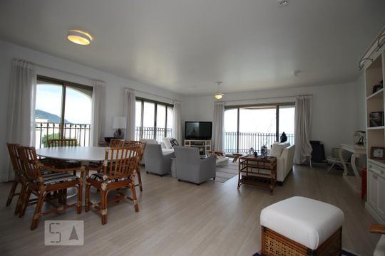 Apartamento para alugar com 4 quartos, 200m² em Praia das Astúrias, Guarujá