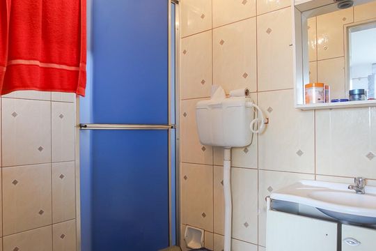 Banheiro da Suíte de apartamento à venda com 1 quarto, 44m² em Rubem Berta, Porto Alegre