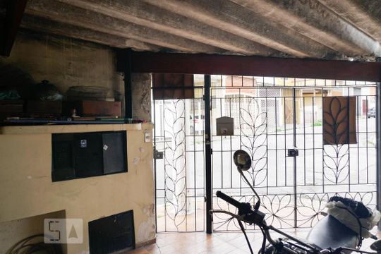 Garagem de casa à venda com 2 quartos, 107m² em Vila Marieta, São Paulo