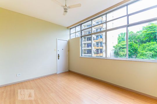 Sala de apartamento à venda com 2 quartos, 64m² em Ingá, Niterói