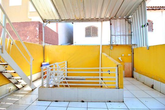 Área de Serviço de casa para alugar com 2 quartos, 125m² em Jardim Rina, Santo André