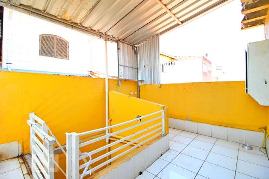 Área de Serviço de casa para alugar com 2 quartos, 125m² em Jardim Rina, Santo André