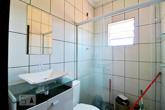 Banheiro de casa para alugar com 2 quartos, 125m² em Jardim Rina, Santo André