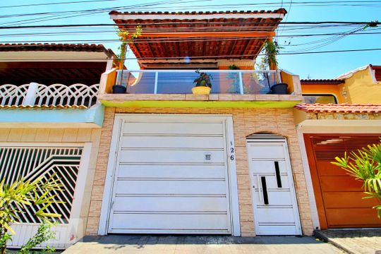 Fachada de casa para alugar com 2 quartos, 125m² em Jardim Rina, Santo André