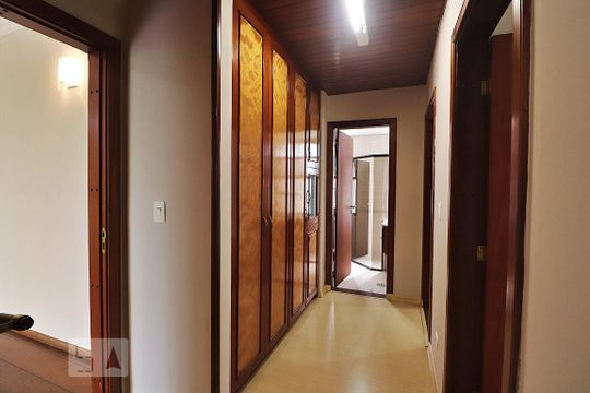 Corredor de apartamento para alugar com 3 quartos, 156m² em Jardim, Santo André