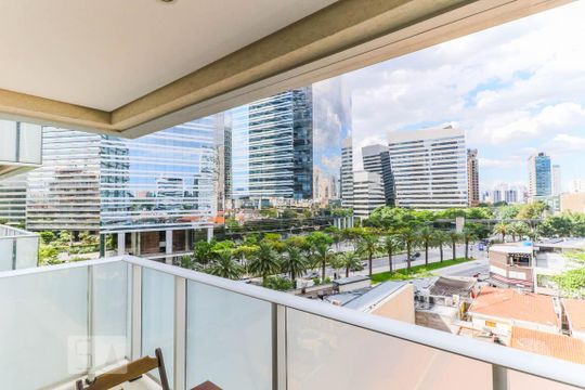 Varanda de kitnet/studio para alugar com 1 quarto, 33m² em Santo Amaro, São Paulo