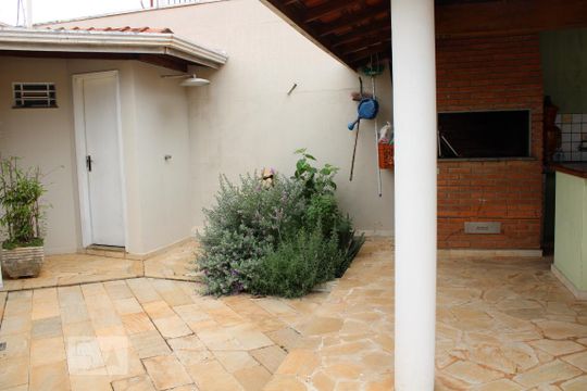 Quintal de casa à venda com 3 quartos, 380m² em Vila Brandina, Campinas