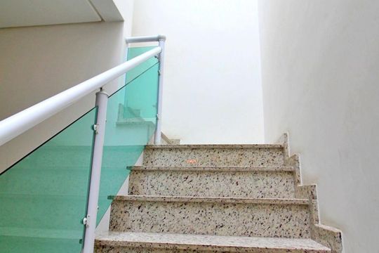 Escada de casa à venda com 3 quartos, 198m² em Vila Alice, Santo André