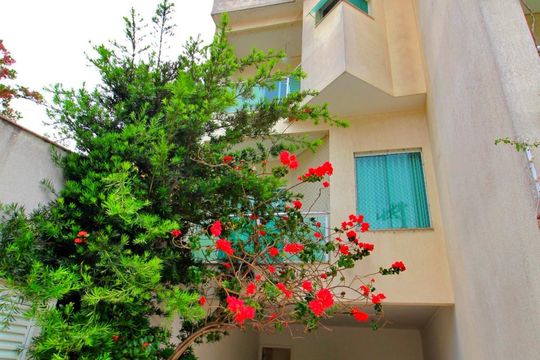 Fachada de casa à venda com 3 quartos, 198m² em Vila Alice, Santo André