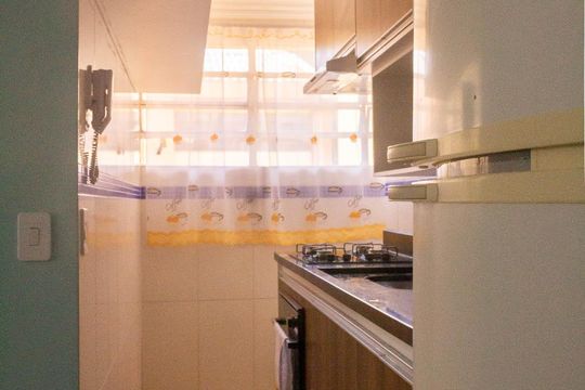 Cozinha de apartamento para alugar com 2 quartos, 58m² em Jardim Lallo, São Paulo