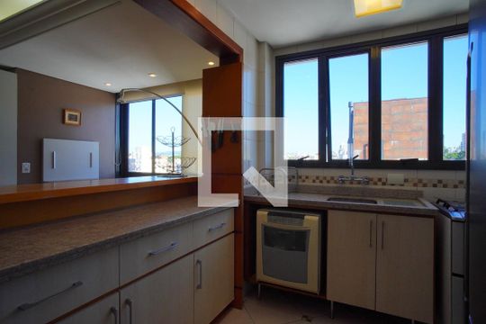 Cozinha de apartamento para alugar com 3 quartos, 101m² em São João, Porto Alegre