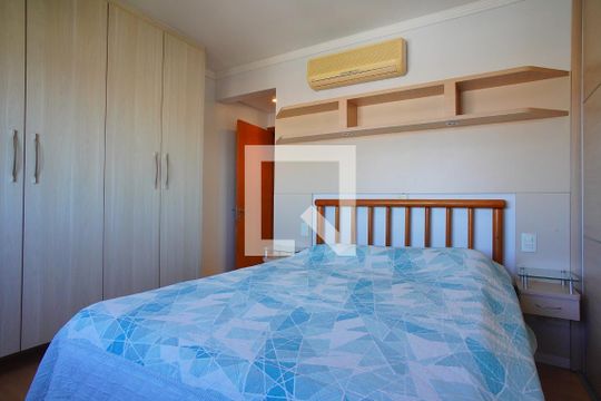 Suíte de apartamento para alugar com 3 quartos, 101m² em São João, Porto Alegre