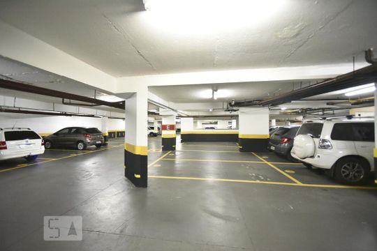 Área comum - garagem  de apartamento para alugar com 3 quartos, 61m² em Vila Esperança, São Paulo