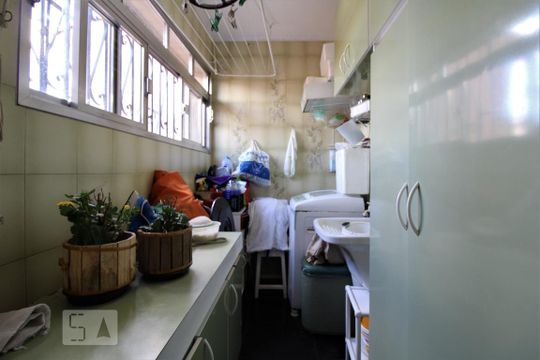 Área de serviço  de casa à venda com 4 quartos, 285m² em Vila Romana, São Paulo