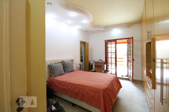 Suíte  de casa à venda com 4 quartos, 285m² em Vila Romana, São Paulo