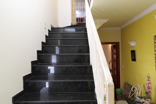 Escada  de casa à venda com 4 quartos, 285m² em Vila Romana, São Paulo