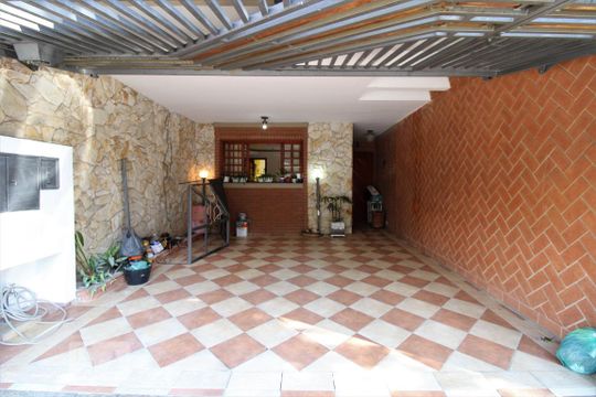 Garagem  de casa à venda com 4 quartos, 285m² em Vila Romana, São Paulo