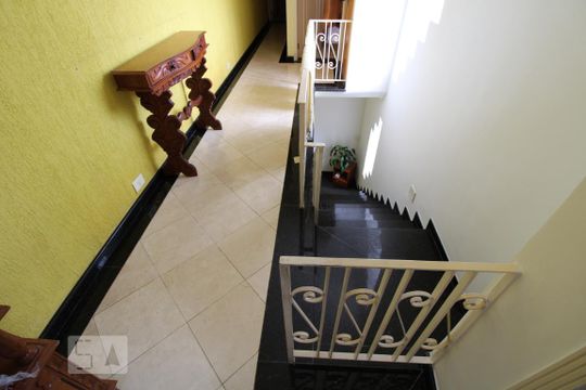 Escada  de casa à venda com 4 quartos, 285m² em Vila Romana, São Paulo