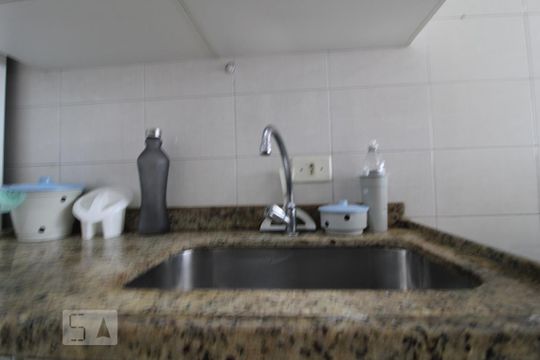 Pia da cozinha de apartamento para alugar com 2 quartos, 64m² em Jardim Promissão, São Paulo