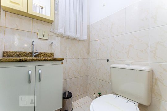 Banheiro de apartamento à venda com 3 quartos, 68m² em Santa Rosa, Niterói