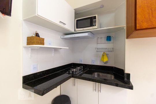 Cozinha de kitnet/studio para alugar com 1 quarto, 18m² em Centro, Rio de Janeiro