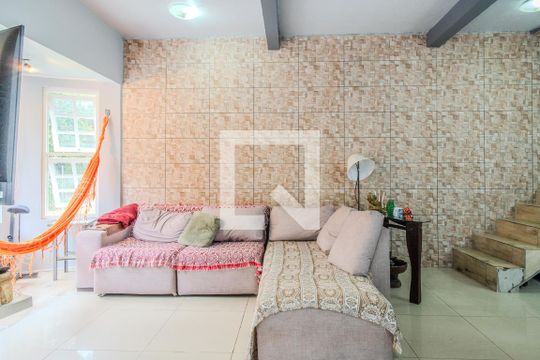 Sala de casa de condomínio à venda com 2 quartos, 160m² em Vila Nova, Porto Alegre