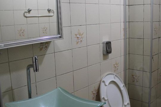 Banheiro de kitnet/studio para alugar com 1 quarto, 46m² em Centro, Campinas