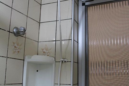 Banheiro de kitnet/studio para alugar com 1 quarto, 46m² em Centro, Campinas