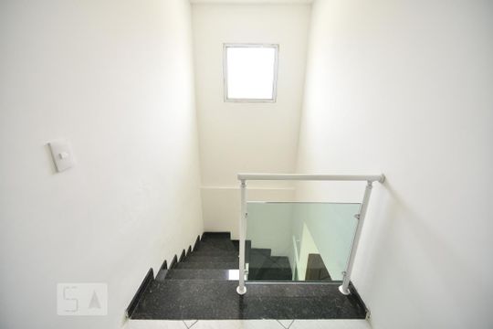 Escada de casa à venda com 3 quartos, 225m² em Vila Invernada, São Paulo