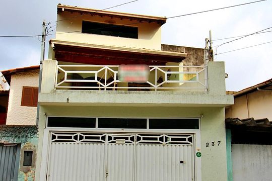 Fachada de casa à venda com 3 quartos, 190m² em Vila Floresta, Santo André