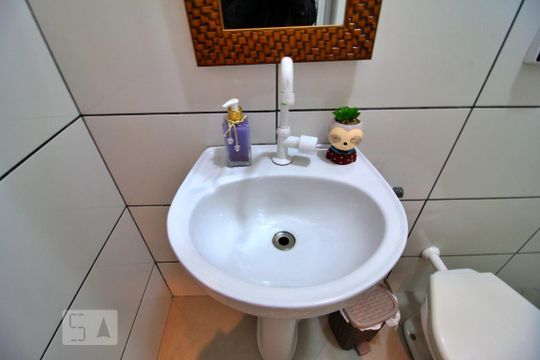 Banheiro de Serviço de casa à venda com 3 quartos, 190m² em Vila Floresta, Santo André