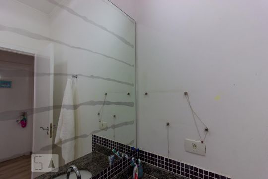 Banheiro 2 de casa de condomínio para alugar com 3 quartos, 130m² em Chácara Canta Galo, Cotia